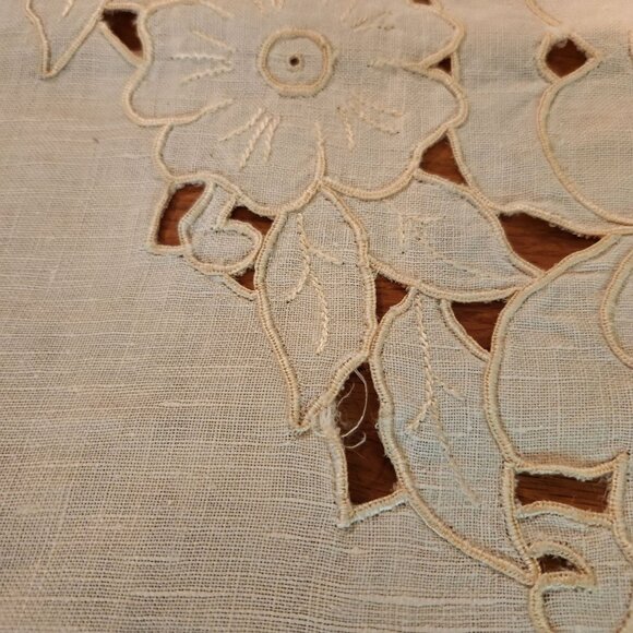 Victorian Cutwork Embroidered Butterfly & Floral Tablecloth 80"x 104" - Picture 6 of 8